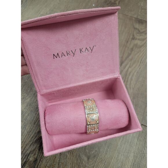 Mary Kay Pink and silver bracelet Stretch in Velour Pink Box - Picture 1 of 6